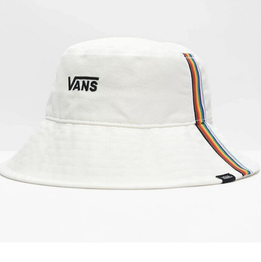 STUNNING VANS PRIDE BUCKET HAT